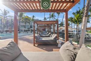 Galería fotográfica de Beachfront 1 BR Condo with Multiple Pools - Gym en Puerto Vallarta