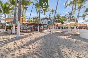 Galería fotográfica de Beachfront 1 BR Condo with Multiple Pools - Gym en Puerto Vallarta