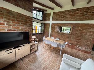TV a/nebo společenská místnost v ubytování Casa de campo en Ibarra