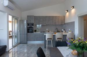 Η κουζίνα ή μικρή κουζίνα στο AnTina Apartment +32 φωτογραφίες