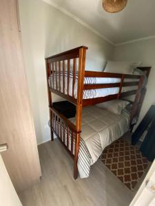 Postel nebo postele na pokoji v ubytování Cabaña 2 lican ray primera linea