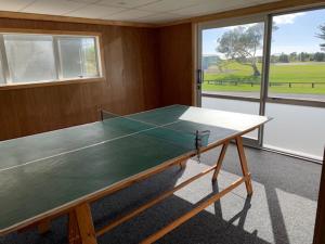 Πινγκ πονγκ στο Mollies Place - Waihi Beach Holiday Unit ή εκεί κοντά