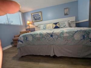 Ein Bett oder Betten in einem Zimmer der Unterkunft Oceanfront in Canaveral, Views, Heated Pool & Spa