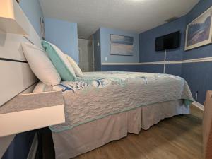 Ein Bett oder Betten in einem Zimmer der Unterkunft Oceanfront in Canaveral, Views, Heated Pool & Spa
