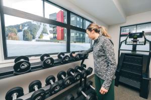 Fitness centrum a/nebo fitness zařízení v ubytování Studio Suite At The Crescent