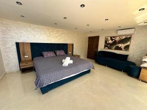 Postel nebo postele na pokoji v ubytování Villa de Luxe Tabaktoukt Agadir 6 SUITES FAMILLE UNIQUEMENT