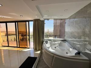 Koupelna v ubytování Villa de Luxe Tabaktoukt Agadir 6 SUITES FAMILLE UNIQUEMENT