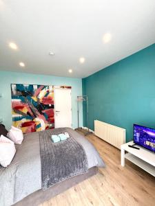 Μια τηλεόραση ή/και κέντρο ψυχαγωγίας στο Modern Art House - serviced accomodation