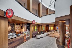 A seating area at Kempinski Hotel Corvinus Budapest