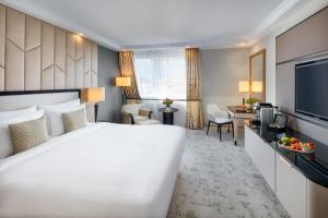 A bed or beds in a room at Kempinski Hotel Corvinus Budapest