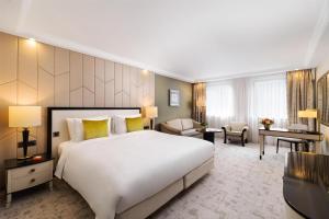 A bed or beds in a room at Kempinski Hotel Corvinus Budapest