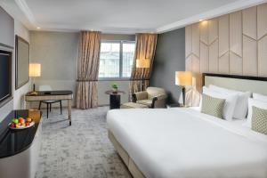A bed or beds in a room at Kempinski Hotel Corvinus Budapest