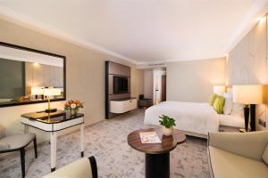 A television and/or entertainment centre at Kempinski Hotel Corvinus Budapest