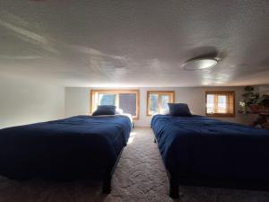 Postel nebo postele na pokoji v ubytování Ocean Cabin 1 With Private Jacuzzi