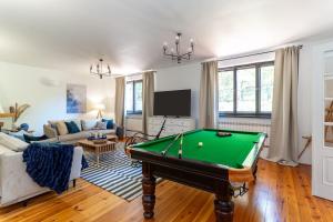 a living room with a pool table at Willa Hamptons in Huta Podgórna