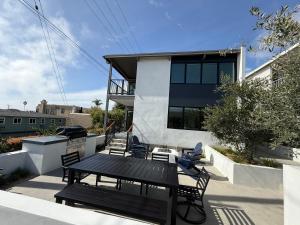 Balkón nebo terasa v ubytování Modern Laguna Beach Duplex - Prime Location!