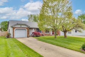 Κήπος έξω από το 14 Mi to Dtwn Indy Family Gem with Yard