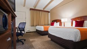 Postel nebo postele na pokoji v ubytování Best Western University Inn
