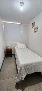 a bedroom with a white bed and a window at Dormitorio individual - Baño, Altos de San Miguel in Talca