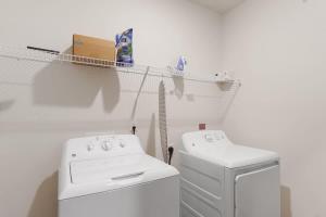 Fotografie z fotogalerie ubytování Luxurious King 3BR Suitein North Raleigh! v destinaci Raleigh