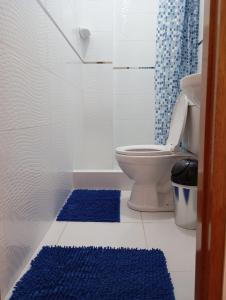 Un baño de Qente Wings