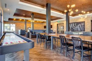 Φωτογραφία από το άλμπουμ του Luxurious 1BR Suite in Waverly Charlotte! στη Σάρλοτ