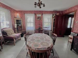 Χώρος καθιστικού στο High Peaks Private Room #3 in a Shared House