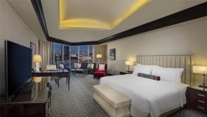 TV a/nebo společenská místnost v ubytování Kempinski Al Othman Hotel Al Khobar