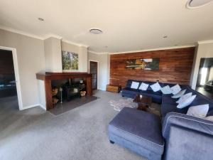 Χώρος καθιστικού στο Scarlet Woods Big House