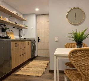 Dapur atau dapur kecil di Cómodo loft con lavadora wifi y parking