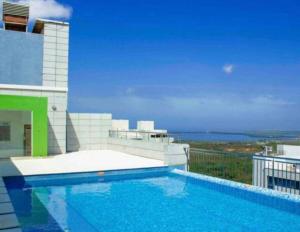 Bazén v ubytování Bluegardens Apartment, Central with Beautiful View nebo v jeho okolí