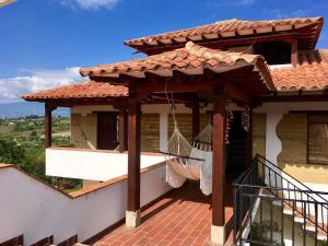Ein Balkon oder eine Terrasse in der Unterkunft Casa Finca Los Arrayanes, spectacular views!