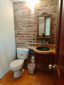 Ein Badezimmer in der Unterkunft Casa Finca Los Arrayanes, spectacular views!