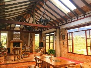 Ein Sitzbereich in der Unterkunft Casa Finca Los Arrayanes, spectacular views!