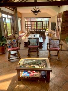 Ein Sitzbereich in der Unterkunft Casa Finca Los Arrayanes, spectacular views!