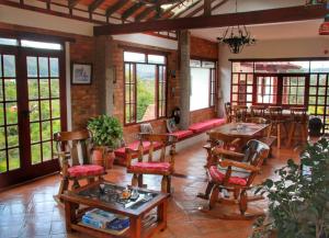 Ein Sitzbereich in der Unterkunft Casa Finca Los Arrayanes, spectacular views!
