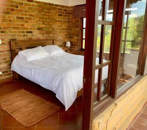 Ein Bett oder Betten in einem Zimmer der Unterkunft Casa Finca Los Arrayanes, spectacular views!
