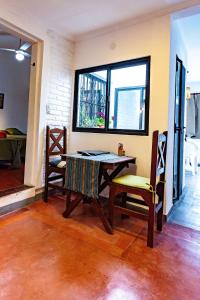 a room with a table and two chairs and a window at Lo de Sara. Casa pequeña al pie del cerro in Yerba Buena +21 photos