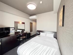 TV a/nebo společenská místnost v ubytování Hotel Route-Inn Iyo-Saijo
