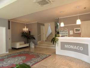 Vstupní hala nebo recepce v ubytování Hotel Monaco - parcheggio incluso e piscina - min 2 gg