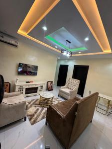 Posezení v ubytování KenJames Service Apartment + 1 fotografie