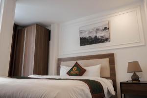 Postel nebo postele na pokoji v ubytování AS Hotel Đà Lạt