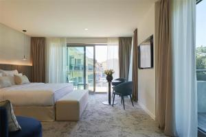 Letto o letti in una camera di Hotel Kempinski Palace Portorož