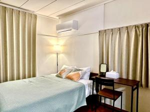 Postel nebo postele na pokoji v ubytování INUYAMA BASE Vacation rental
