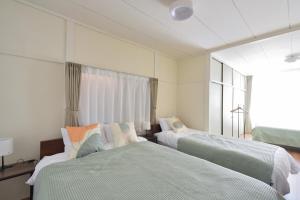 Postel nebo postele na pokoji v ubytování INUYAMA BASE Vacation rental