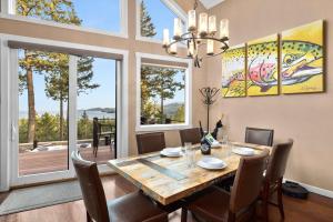 Φωτογραφία από το άλμπουμ του Eagles Nest - Hot Tub & Lake Views σε Somers