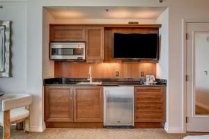 Dapur atau dapur kecil di Amber Crest at The MGM Signature Tower 3