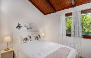Posteľ alebo postele v izbe v ubytovaní Two-Bedroom Holiday Home In Trosmarija