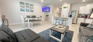 A kitchen or kitchenette at Wave of Gold , brand new beautiful townhome 3bed room 3 bathroom