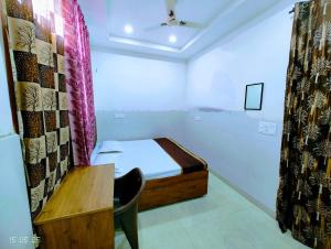 Hotel Yolo- Chandigarh客房内的一张或多张床位